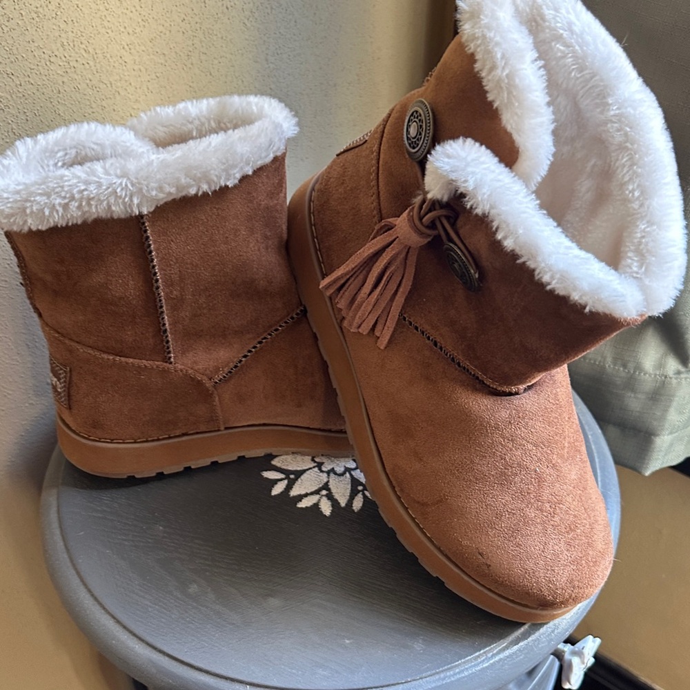 Skechers Brown Ankle Booties with White Lining